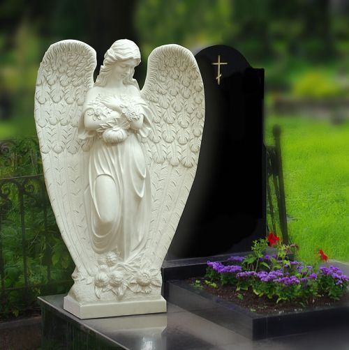Ангел на кладбище