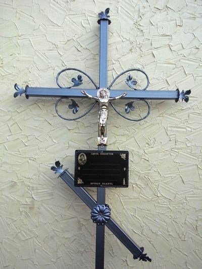 Крест с фигурными элементами